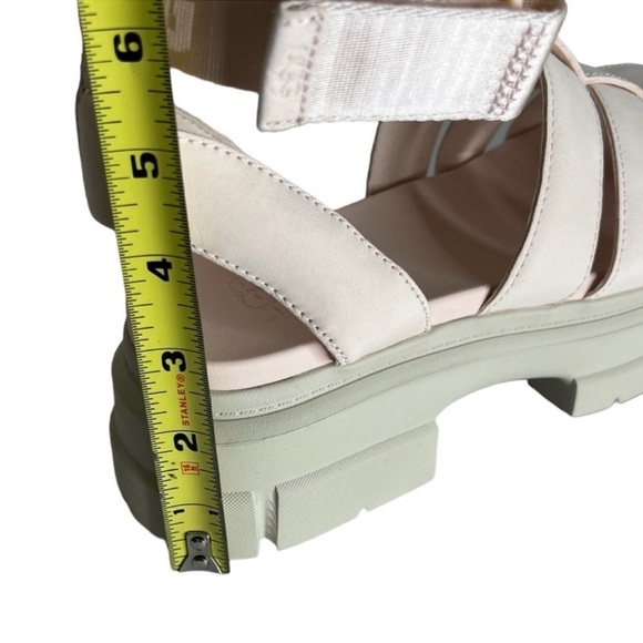 UGG Ashton Strappy Rosy Beige Platform
Gladiator Sandals - Picture 14 of 14